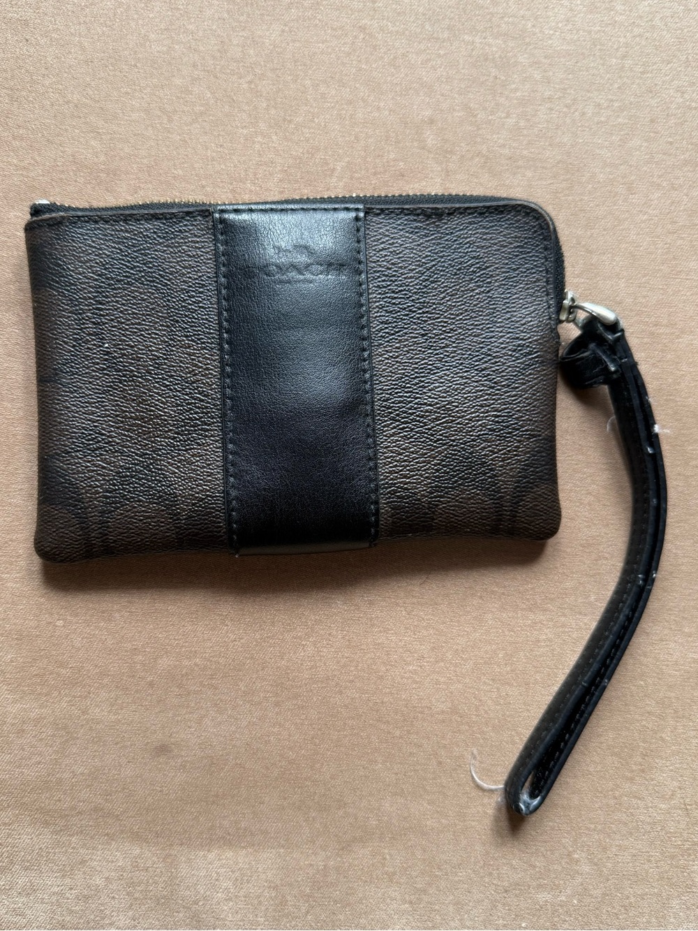 Coach corner zip